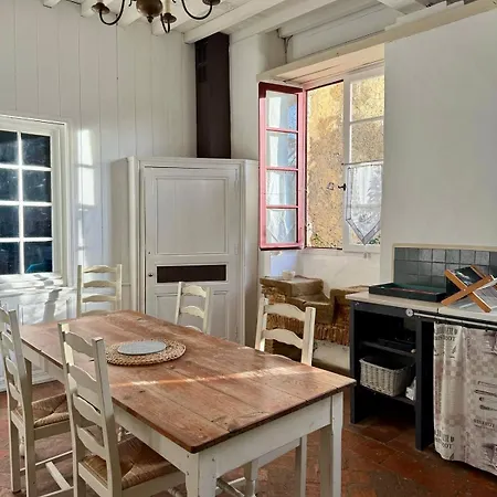 Domaine De La Hargue